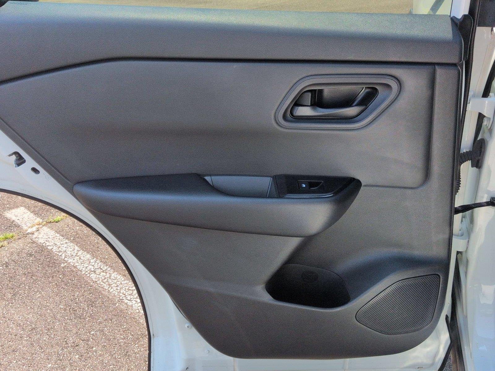 Used 2024 Glacier White Nissan S image 30