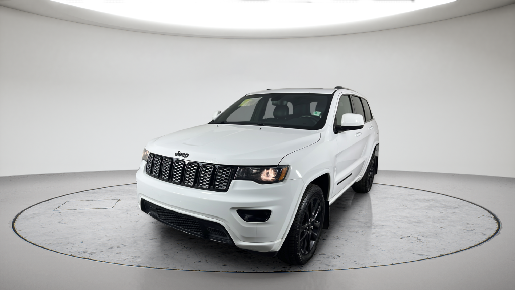 Used 2019 White/off-white Jeep Altitude image 1