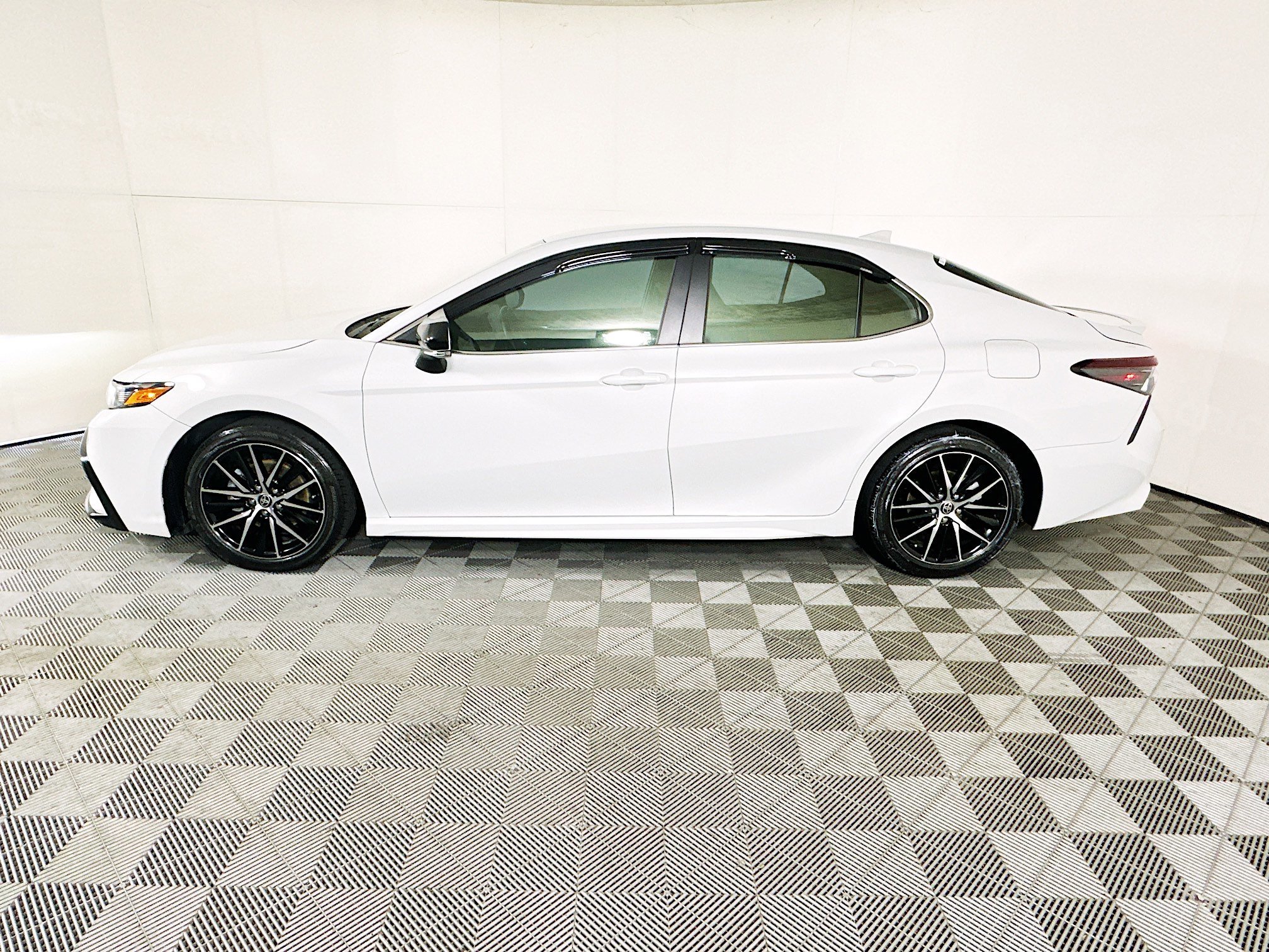 2024 Toyota Camry thumbnail 8