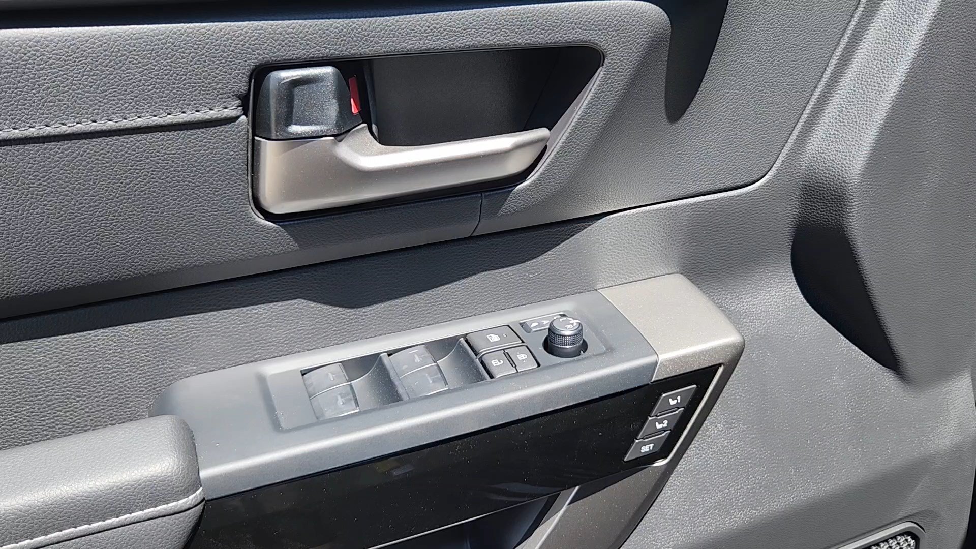 2026 Toyota Tundra Limited - Photo 7