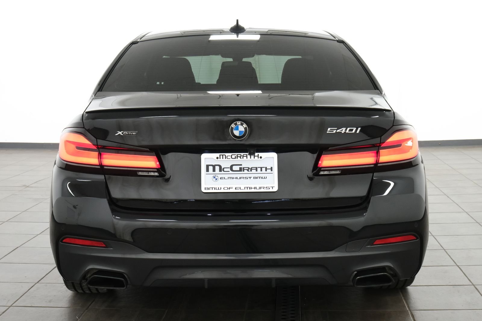 Used 2023 Black Sapphire Metallic BMW 540i xDrive image 4