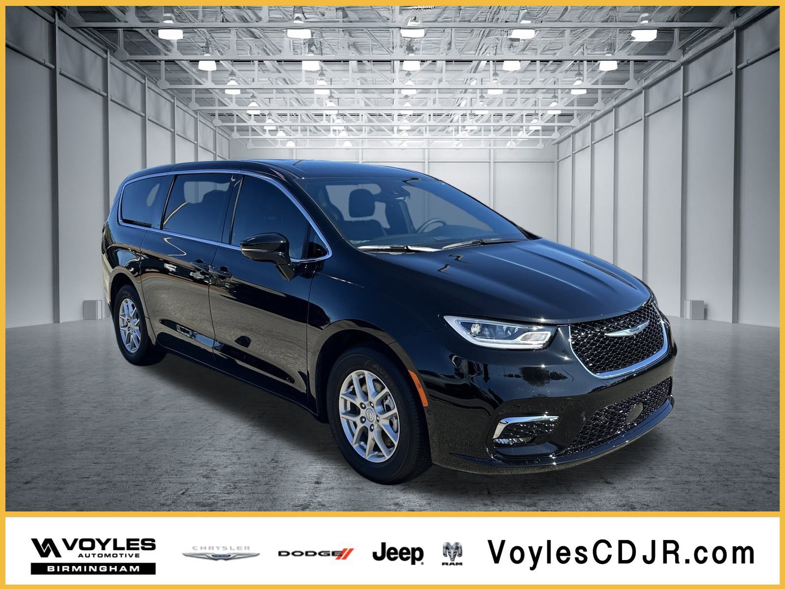 2026 Chrysler Pacifica Select's photo