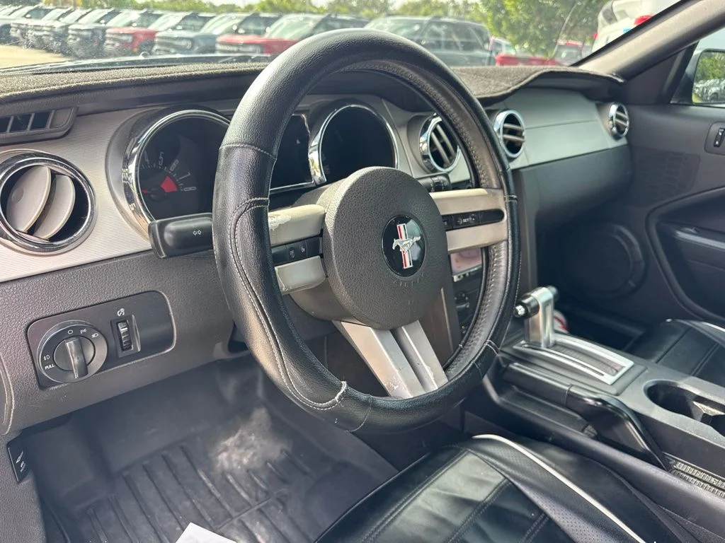 Used 2006 Black Clearcoat Ford  image 9