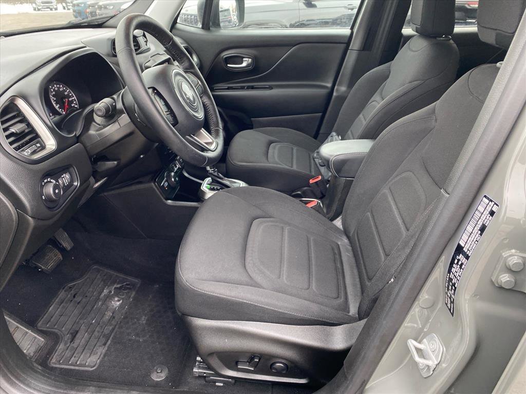 Used 2022 Sting-Gray Clearcoat Jeep Latitude image 9