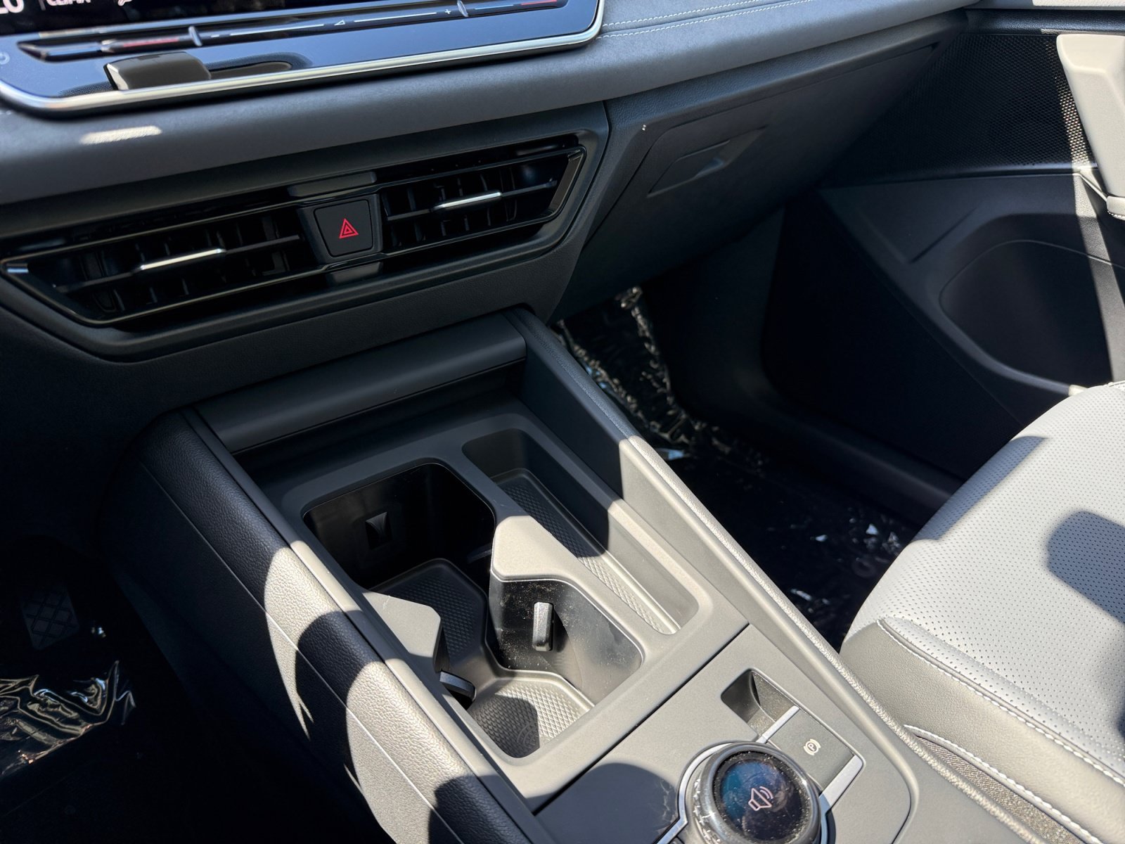 New 2026 Black Pearl Volkswagen SE image 13