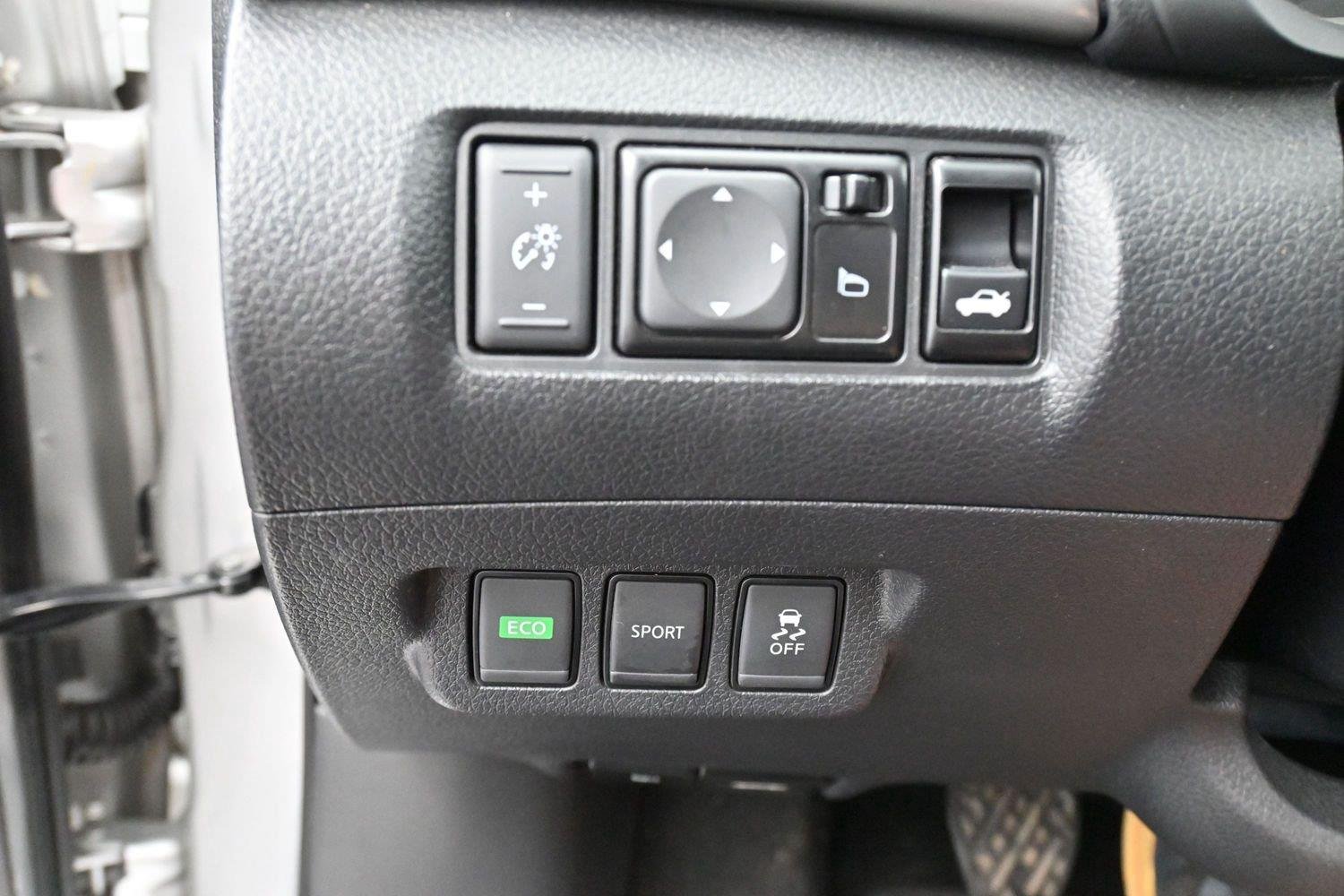 Used 2017 Brilliant Silver Nissan SR Turbo image 19