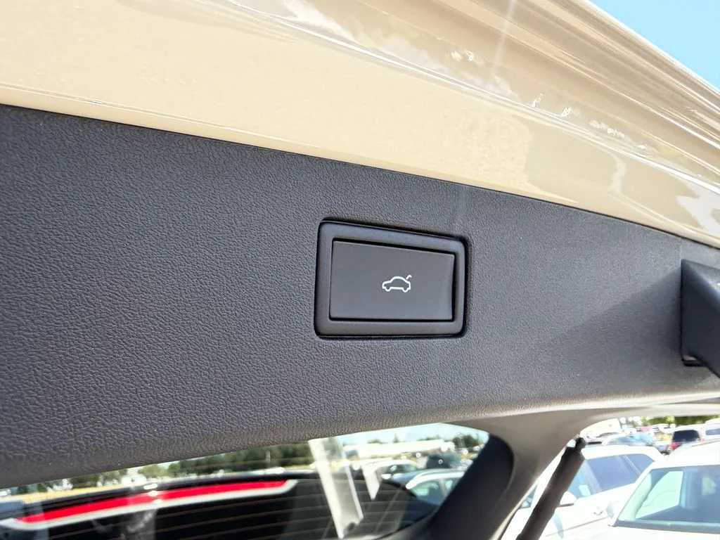 New 2026 Sandstone with Deep Black Roof Volkswagen 2.0T SE R-Line Black image 27