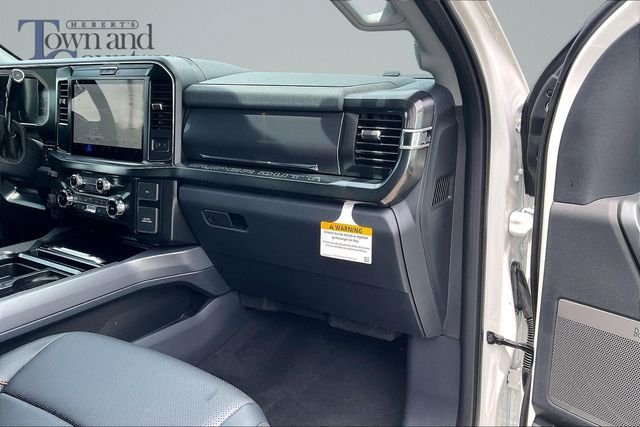 New 2026 Star White Metallic Tri-Coat Ford F-250® Lariat® image 32