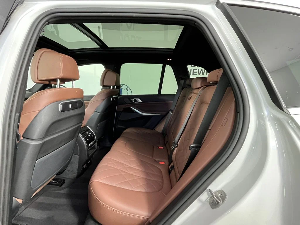 Used 2025 White BMW xDrive40i image 20