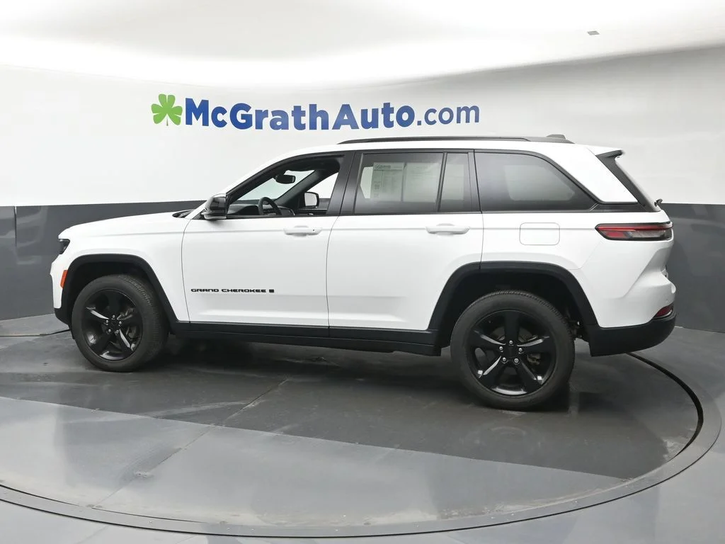 Used 2023 White Jeep Altitude X image 22
