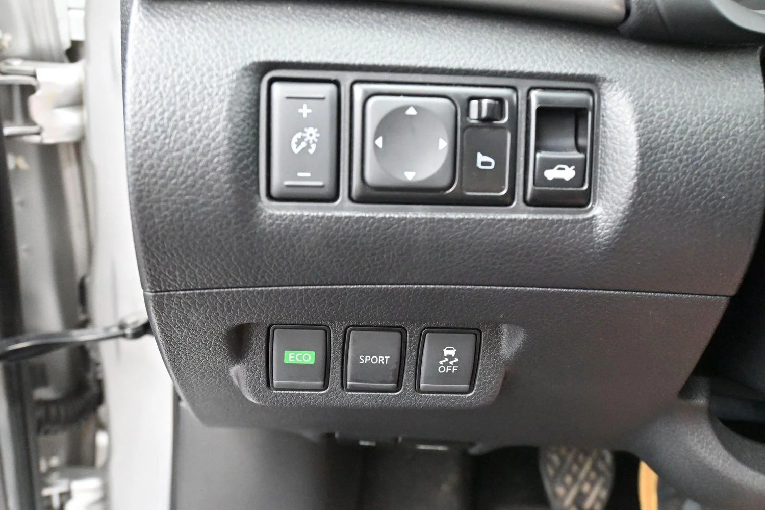 Used 2017 Brilliant Silver Nissan SR Turbo image 19