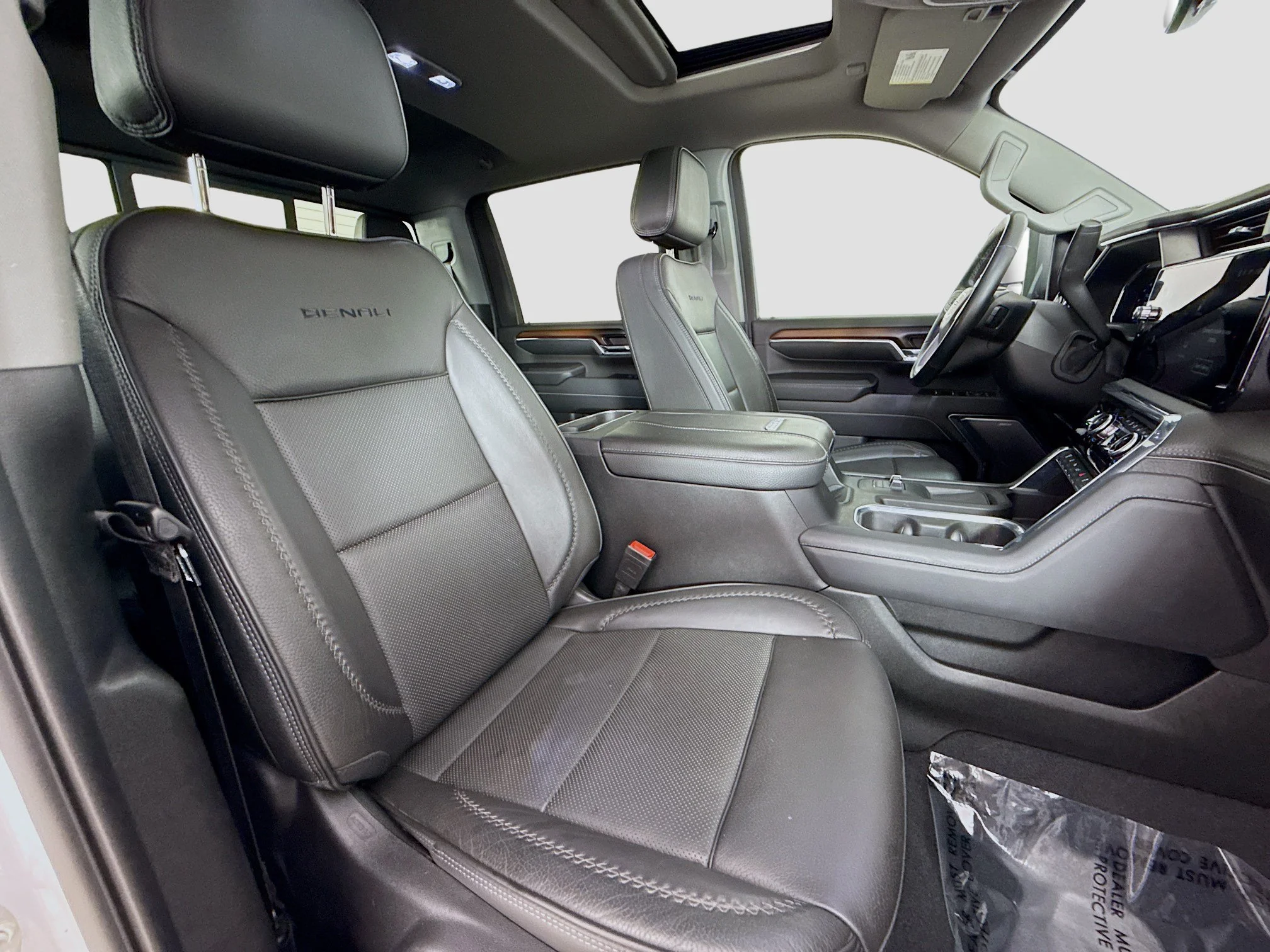 Used 2024 White Frost Tricoat GMC Denali DRW image 31