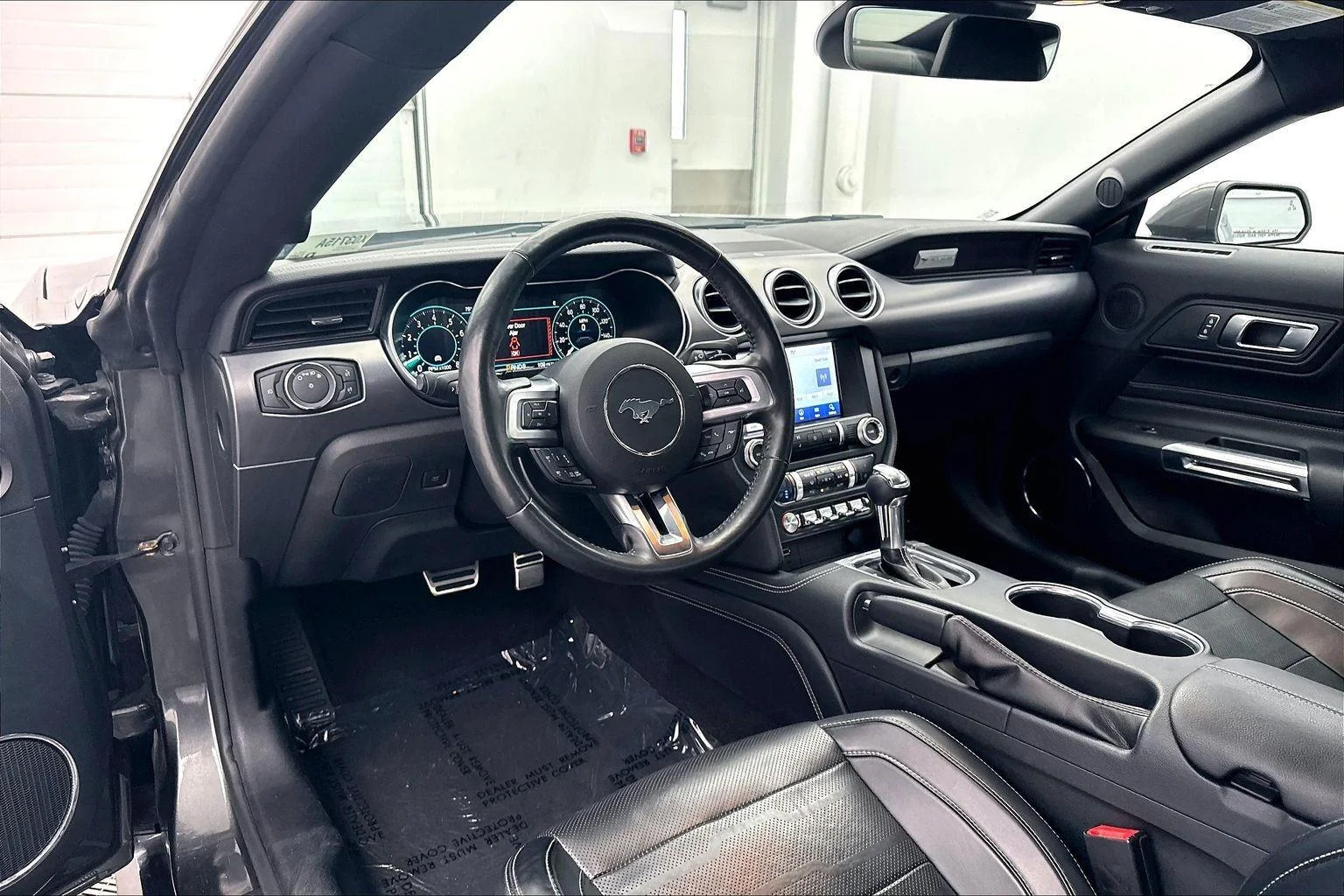 Used 2019 Magnetic Metallic Ford GT Premium image 16