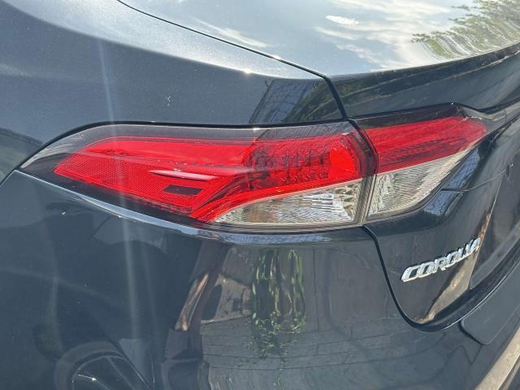 2022 Toyota Corolla LE - Photo 9