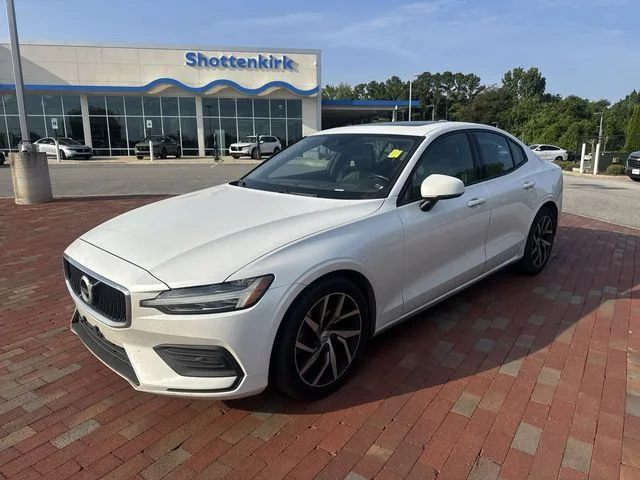 2020 Volvo S60 T6 Momentum