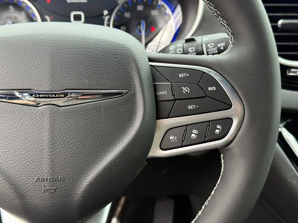 New 2026 Bright White Clear-Coat Exterior Paint Chrysler LX image 16