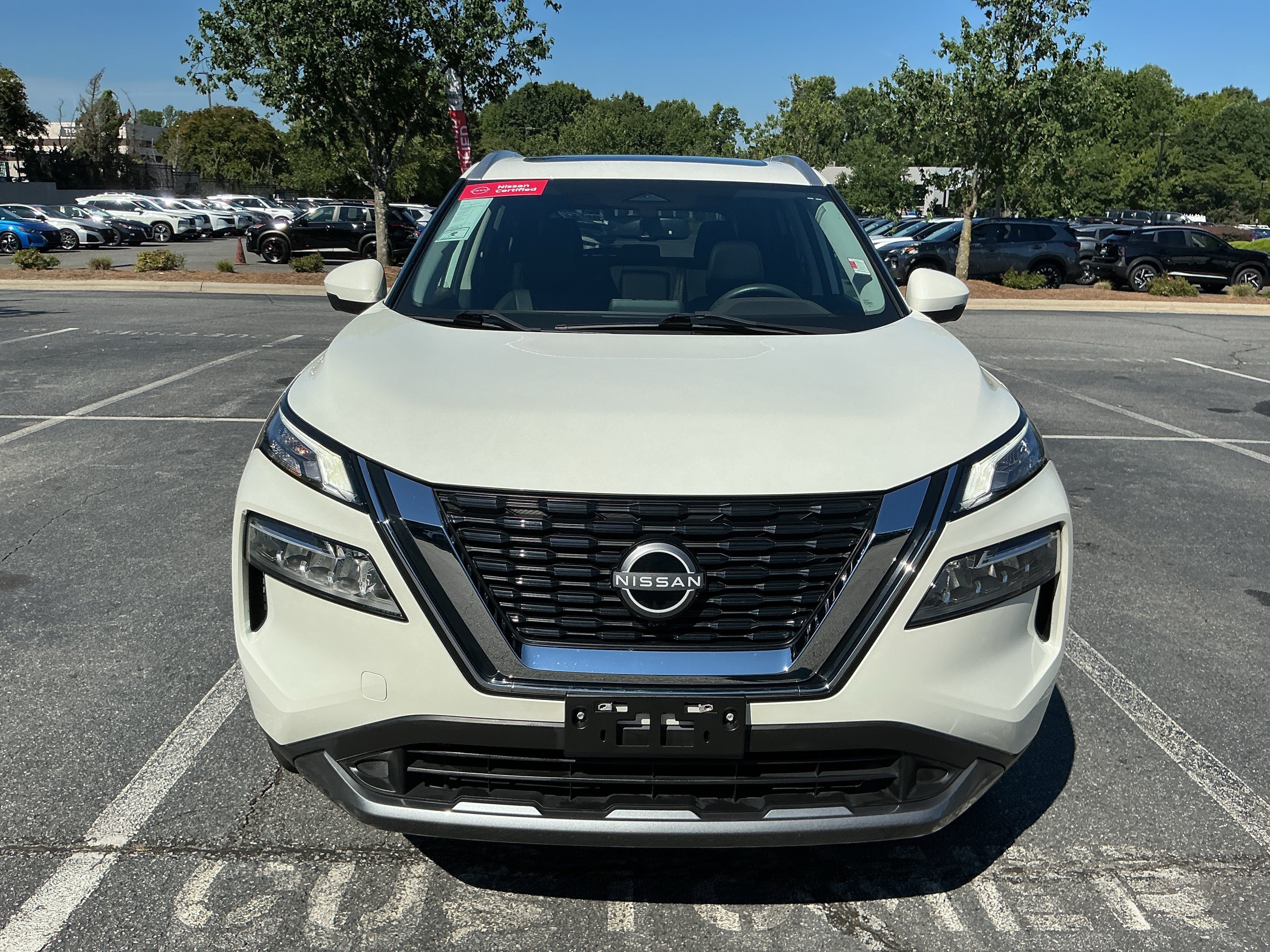 Used 2023 Pearl White Tricoat Nissan SL image 5