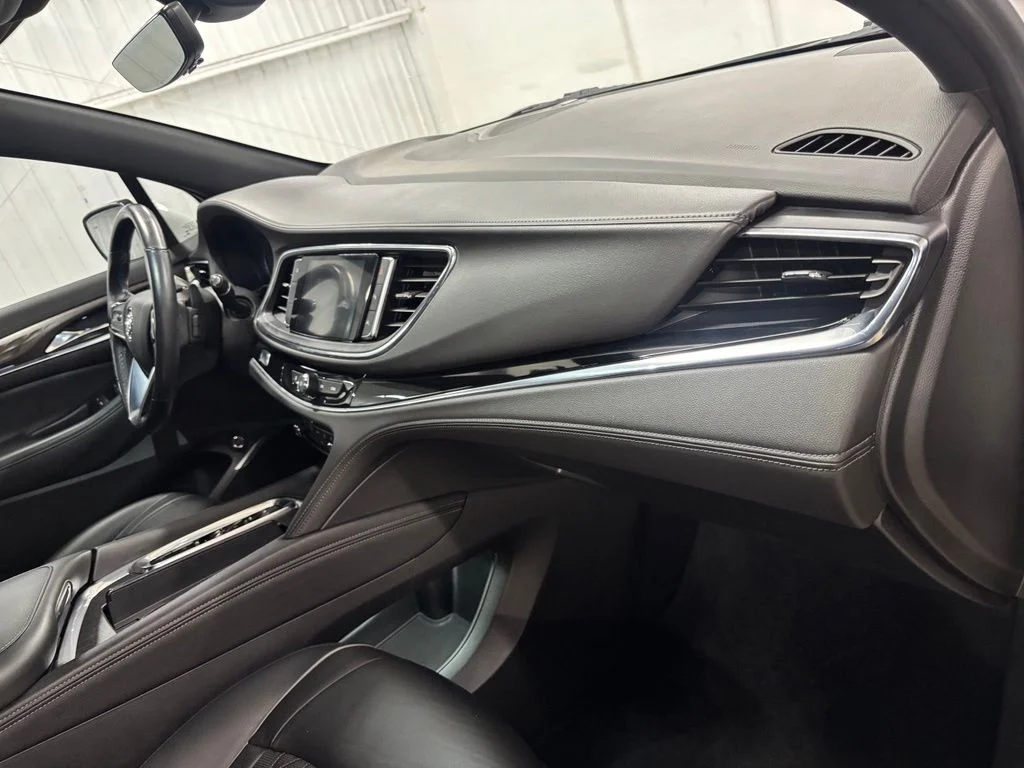 Used 2022 White Buick Avenir image 16