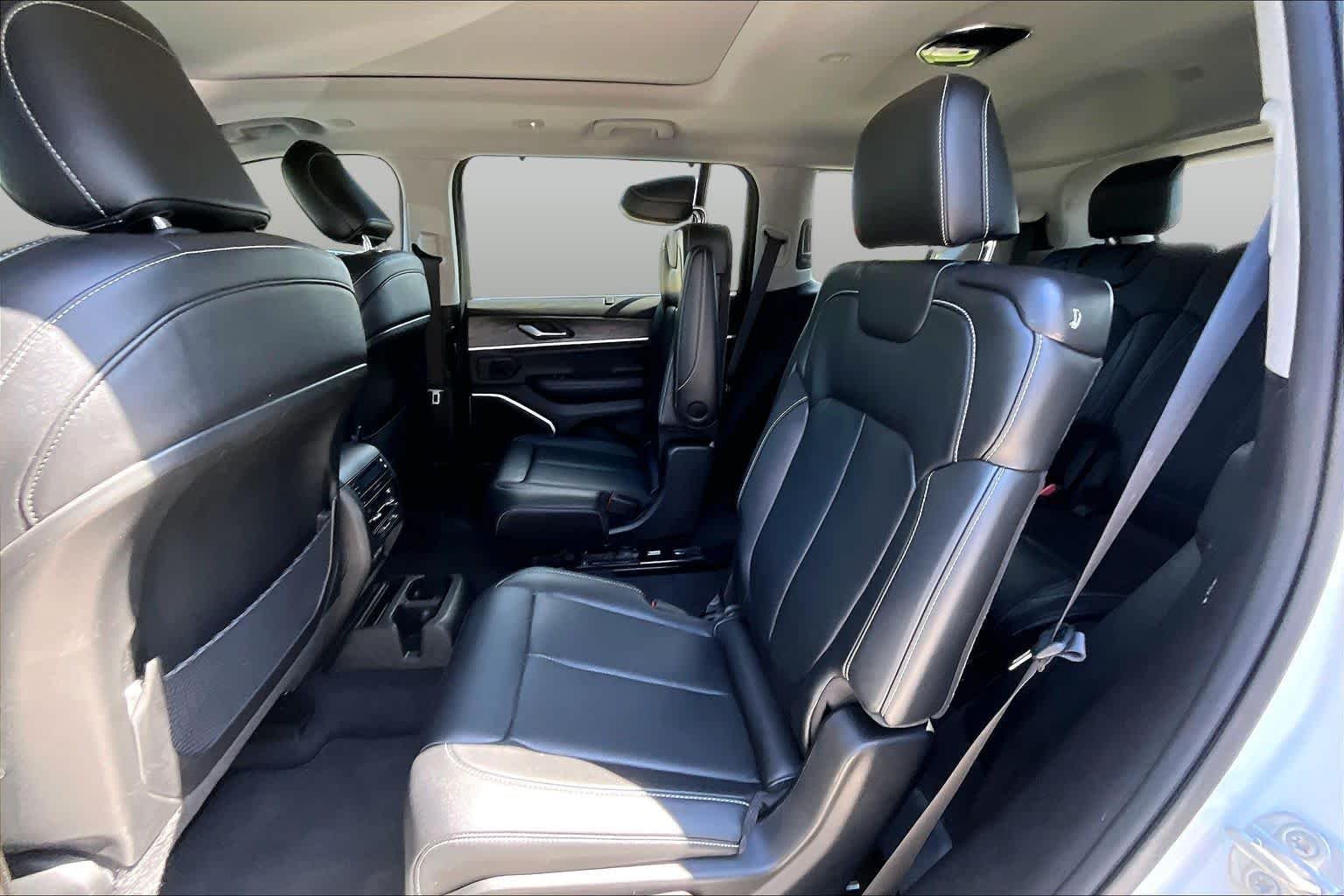 Used 2022 Bright White Clearcoat Jeep Limited image 21