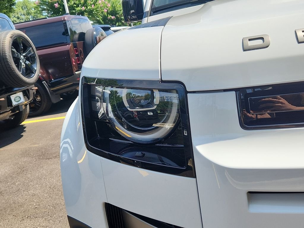 Used 2026 Fuji White Land Rover S image 9