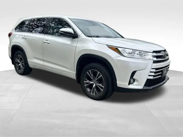 Used 2018 White Toyota LE Plus image 7