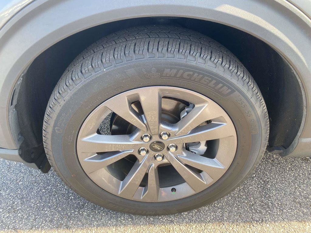 Used 2024 Gray Metallic Ford XLT image 4