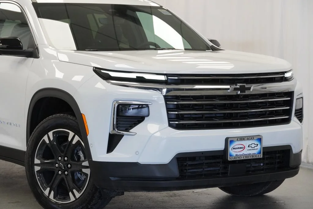 New 2027 Summit White Chevrolet LT image 9