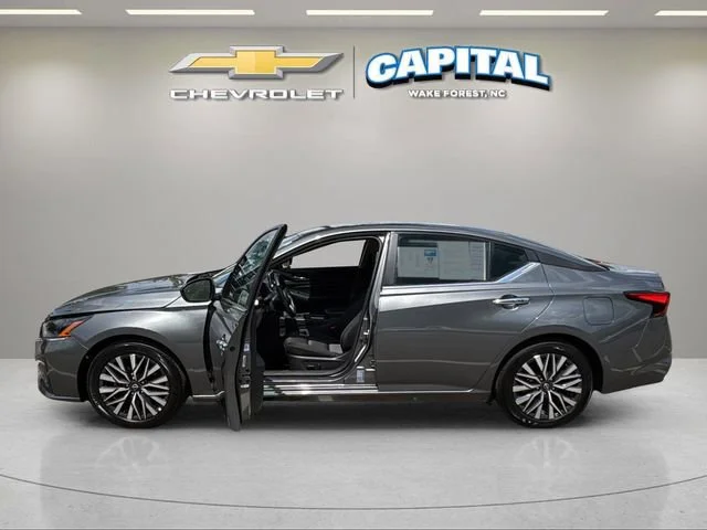 Used 2025 Gray Nissan SV image 13