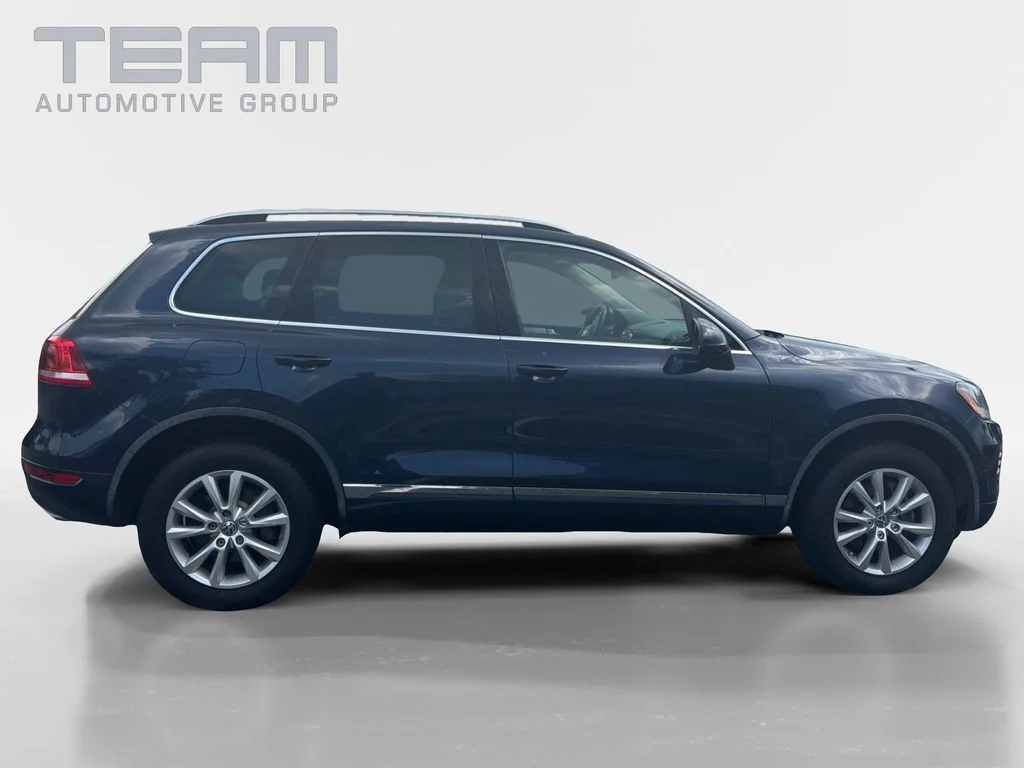 Used 2013 Black Volkswagen V6 TDI image 8