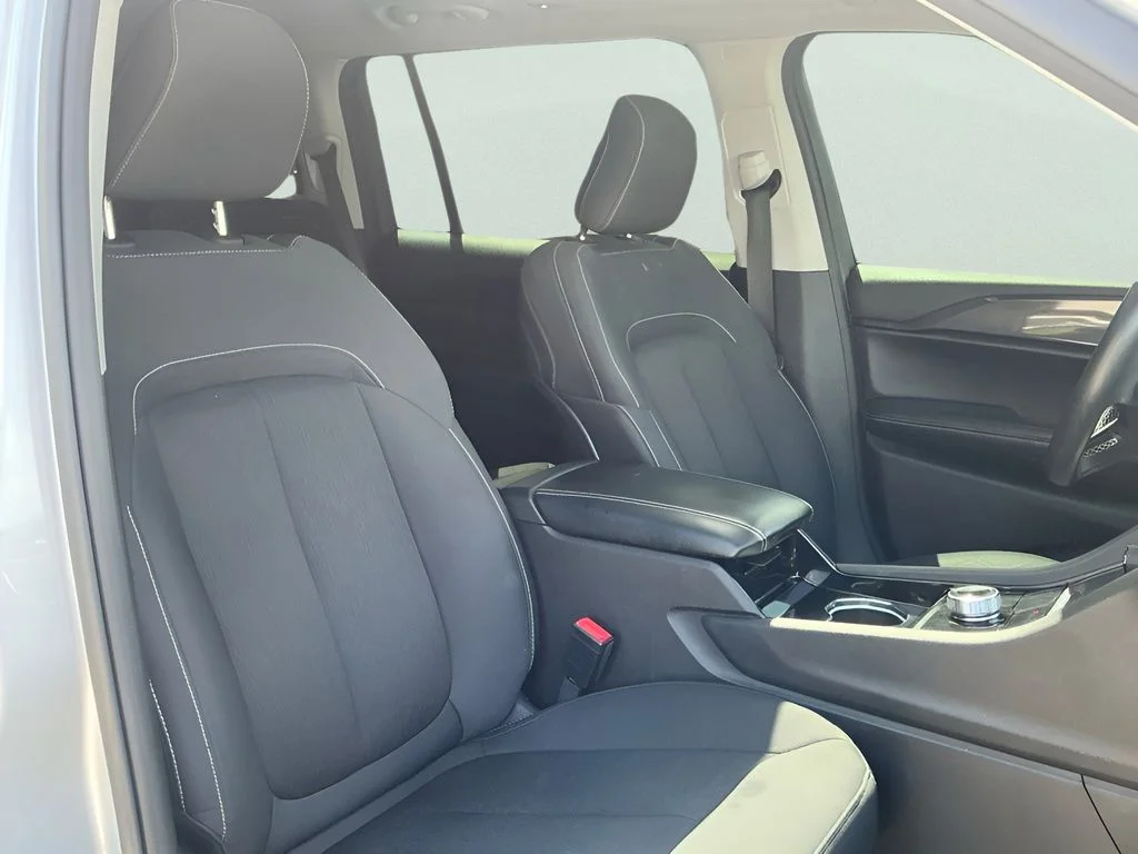 Used 2021 Silver Jeep Laredo image 13