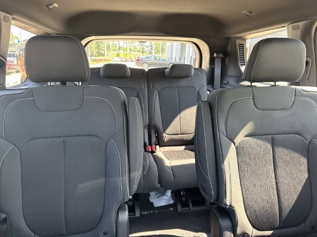 New 2026 Bright White Clear-Coat Exterior Paint Jeep Laredo X image 11