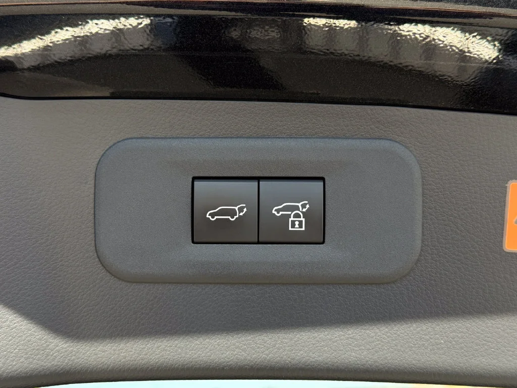 Used 2025  Lexus NX 350h Luxury image 12