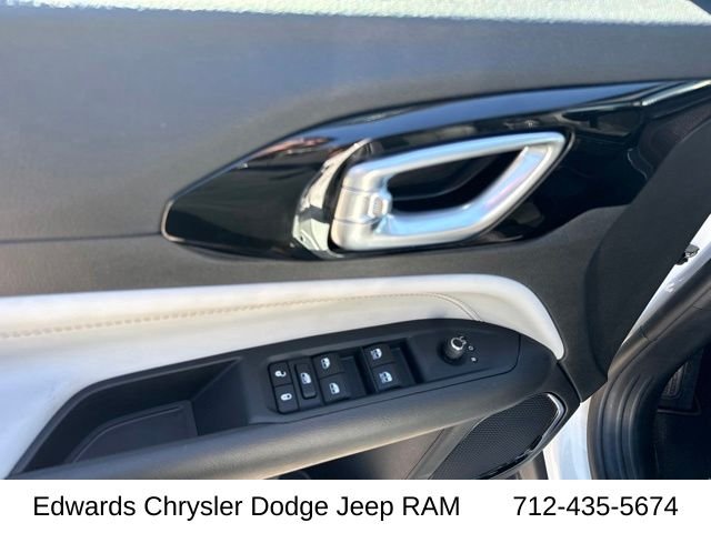 New 2026 Bright White Clear-Coat Exterior Paint Jeep Limited image 14