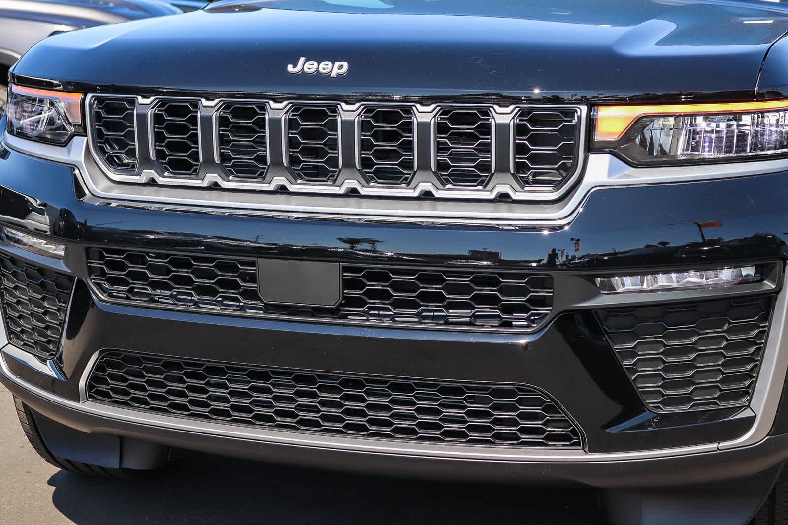 New 2027 High-Gloss Black Paint Jeep Limited image 9