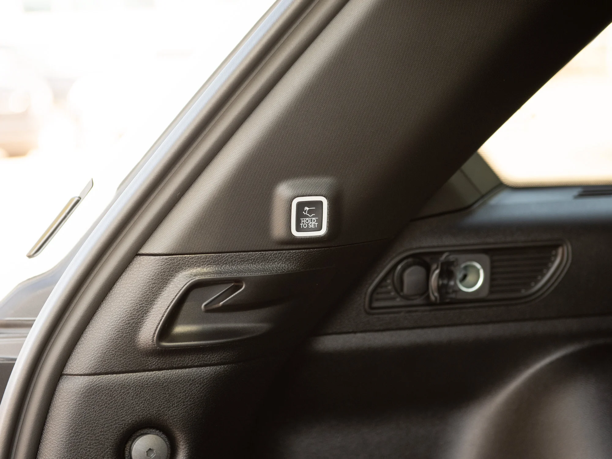 New 2025 White Jeep Altitude* 4x4, Sunroof, Heated Leather, Wireless Charging Pad image 20