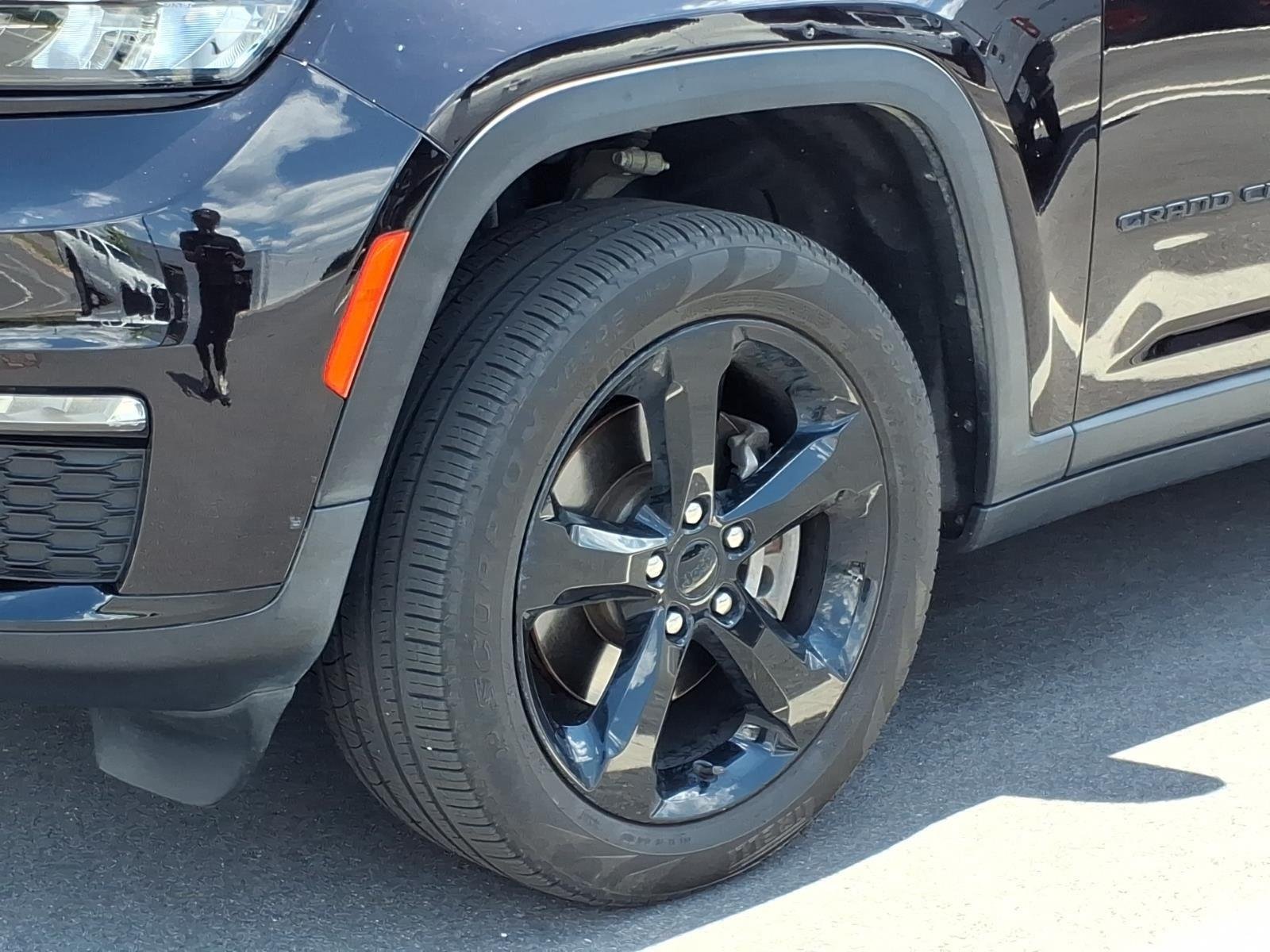 Used 2022 Ember Pearlcoat Jeep Limited image 3