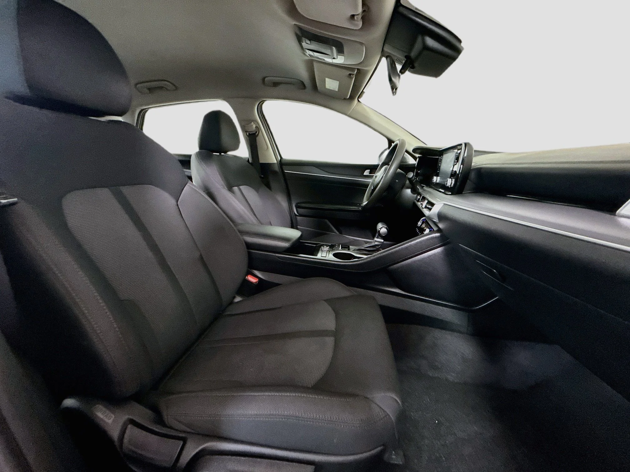 Used 2023 Everlasting Silver Kia LXS image 25