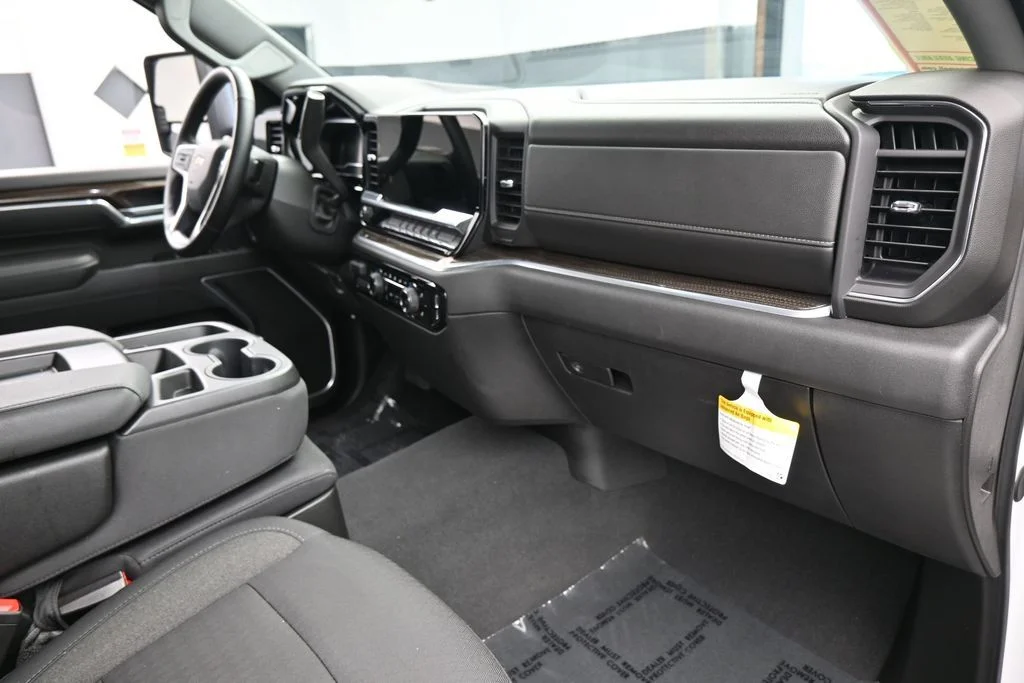 Used 2025 Summit White Chevrolet LT image 47