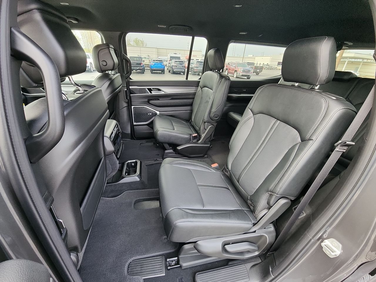 New 2026 Baltic-Gray Metallic Clear-Coat Exterior Paint Jeep Limited Altitude image 22