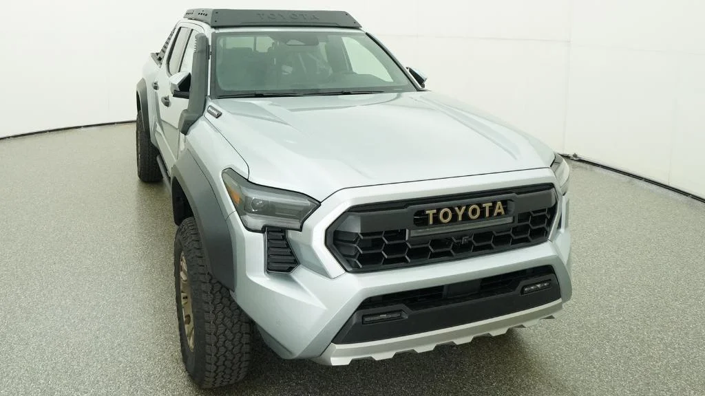 New 2026 Celestial Silver Metallic Toyota Trailhunter image 20