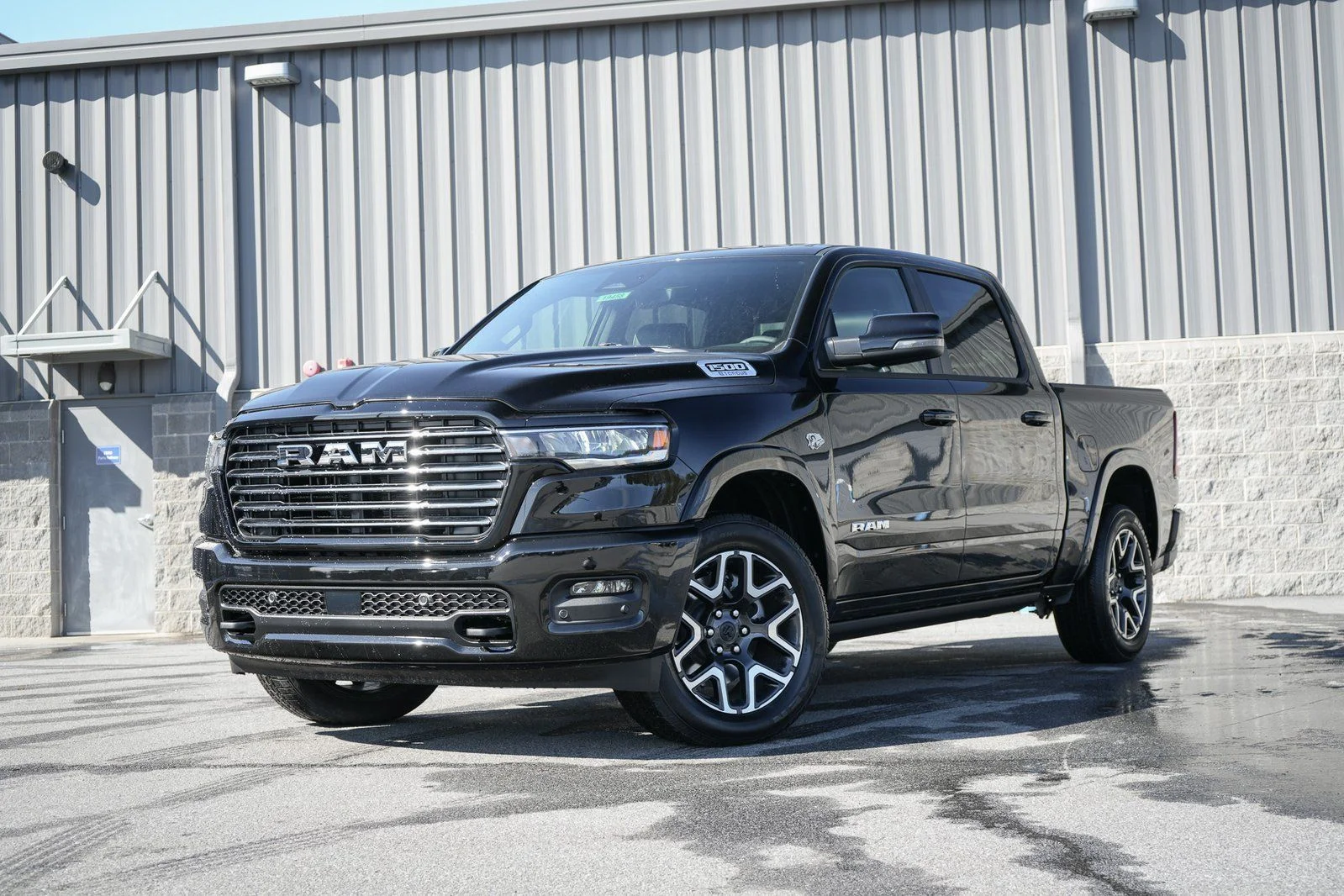 New 2026 Diamond Black Crystal Pearl-Coat Exterior Paint RAM Laramie image 1