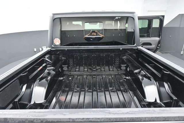 New 2026 Black Clear-Coat Exterior Paint Jeep 85th Anniversary Edition image 23