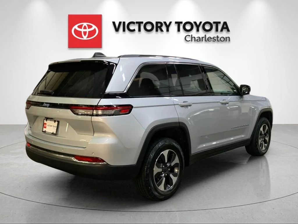 Used 2022 Silver Jeep 4xe image 7