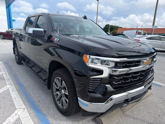 Used 2022 BLACK Chevrolet LT image 1