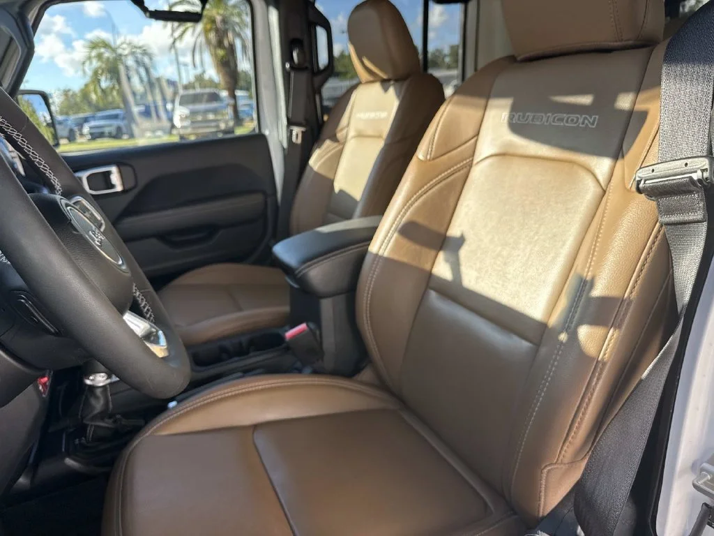 Used 2023 White Jeep Rubicon image 32
