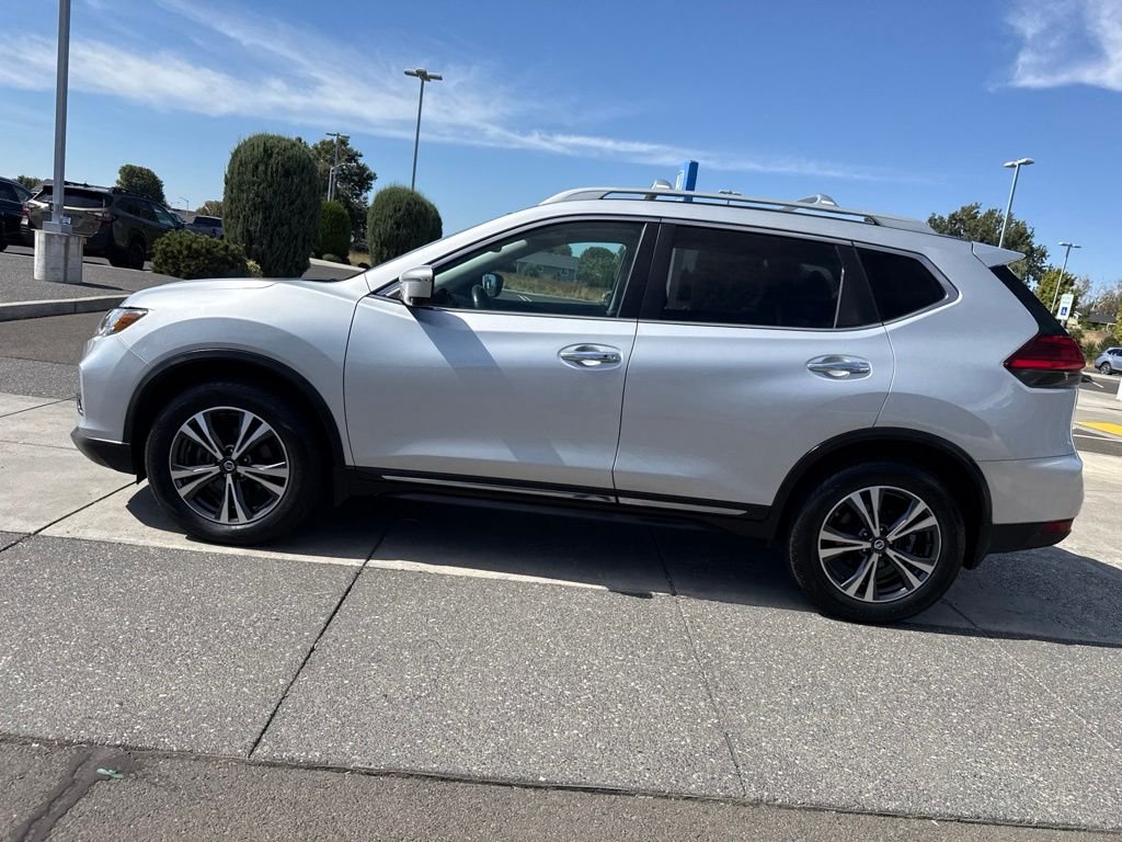 Used 2017 Brilliant Silver Nissan SL image 10