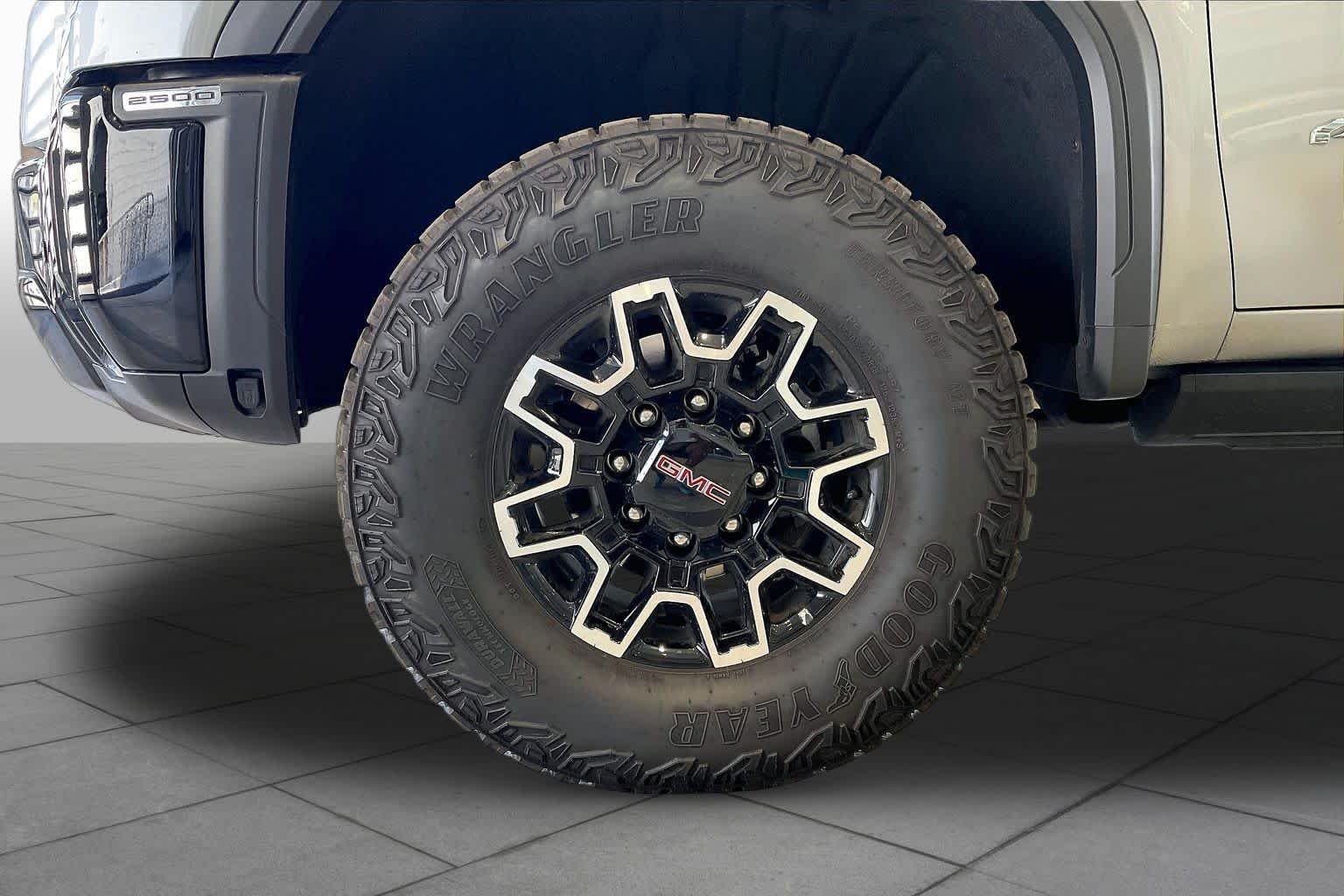 Used 2025 Sterling Metallic GMC AT4X image 11