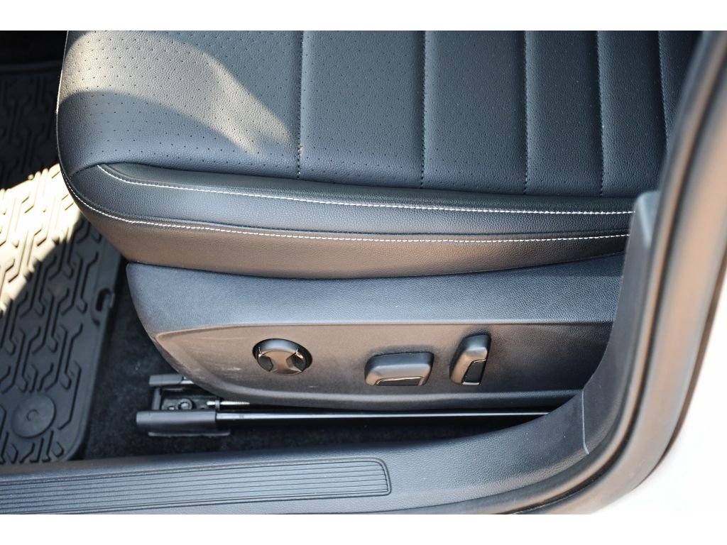 Used 2023 Opal White Pearl Volkswagen SE image 29