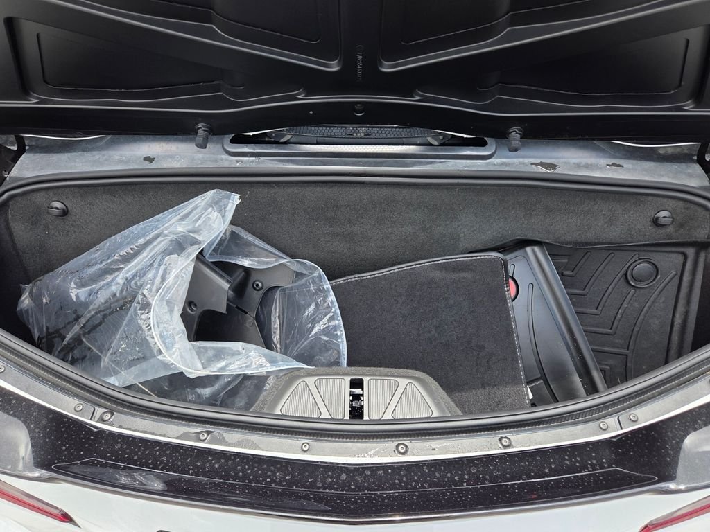 Used 2023 White Chevrolet Stingray image 12