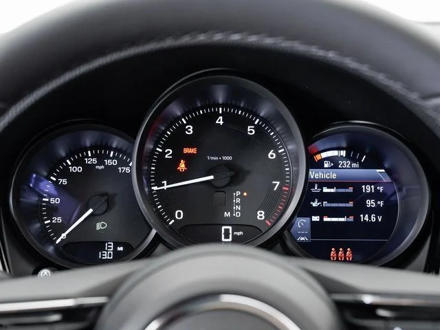 2025 Porsche Macan - Photo 16